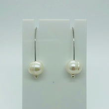 Load image into Gallery viewer, Single Pearl Earring